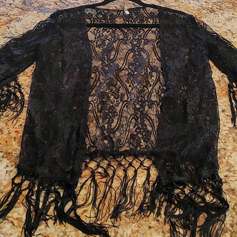 Lacey Black overlay jacket, with fringed sleeves and bottom sz L. - Picture 7 of 16